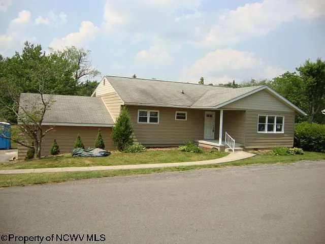 529 Lake St photo 1