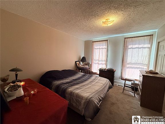 5th image of 306 Robin St