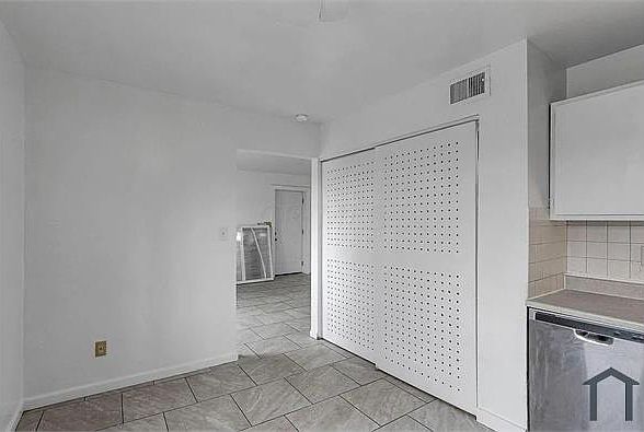 1938 Oakland Park Ave APT B, Columbus, OH 43224 | Zillow