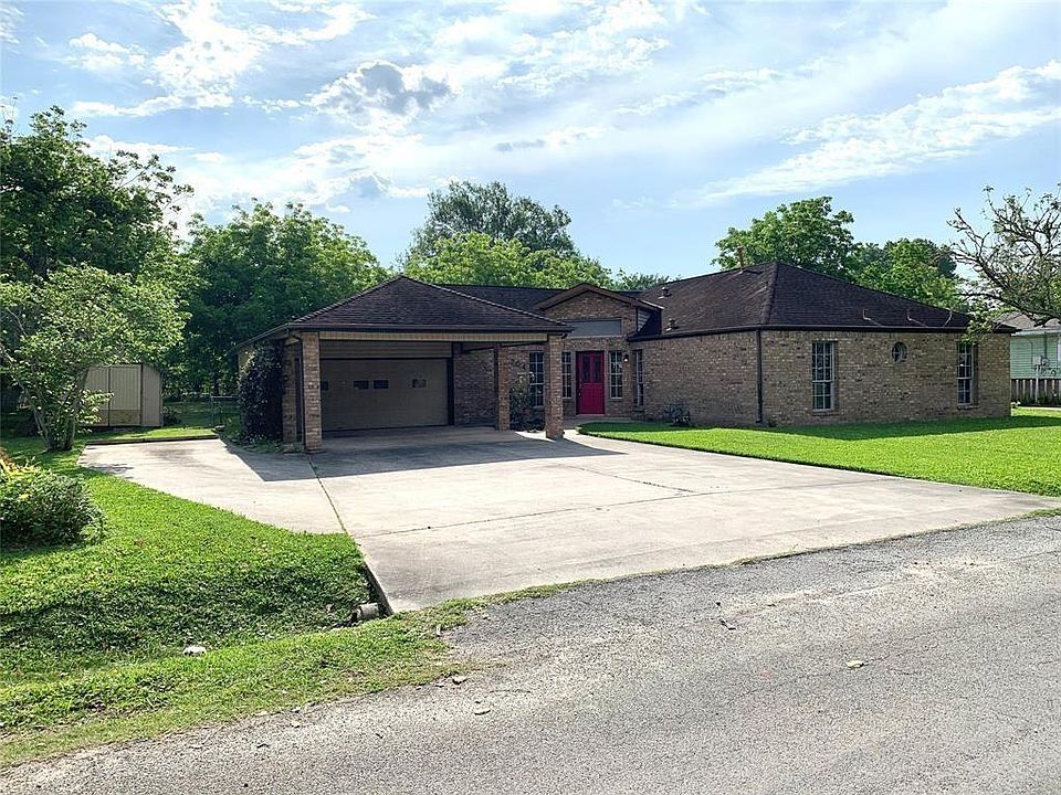 1st image of 1704 Fort Worth St
