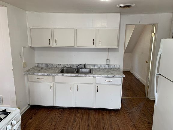 2nd image of 1718 N Carolina St