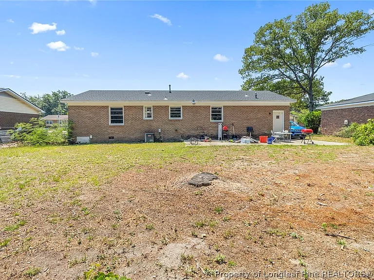 672 Walker St — Photo 14