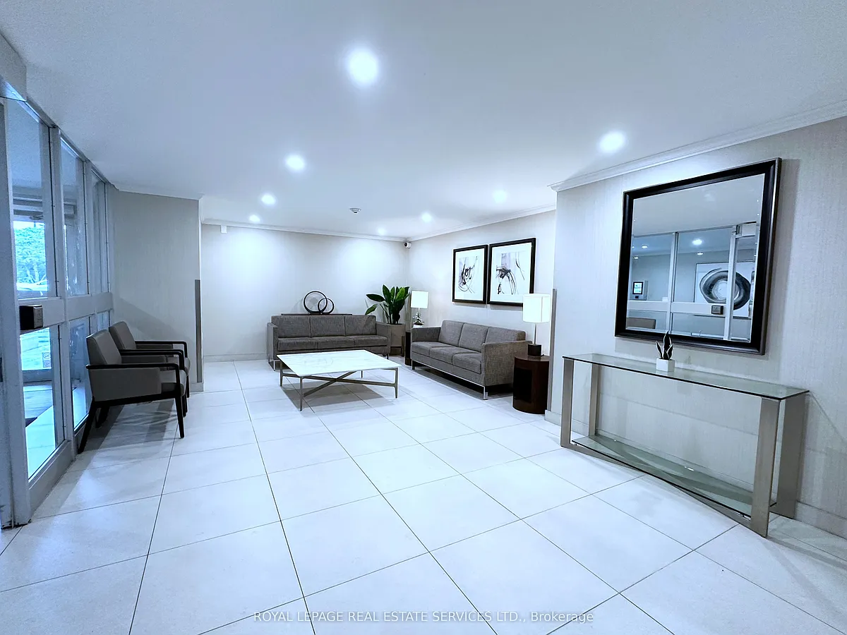 Building Photo - 5 Brookbanks Dr #1407