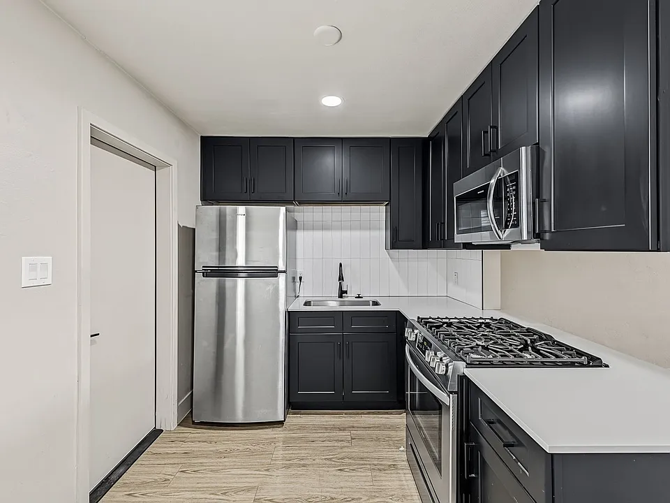 2307-2309 N Dayton St #1-5