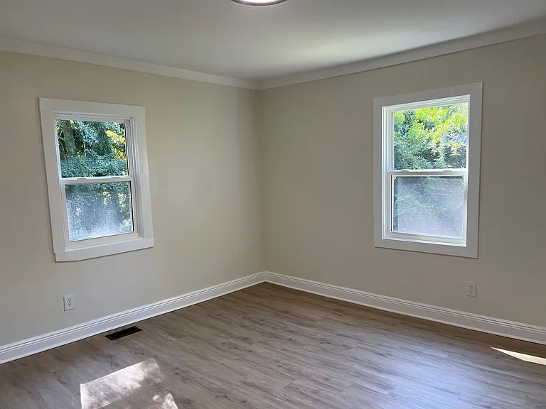 439 N 5th St — Photo 8