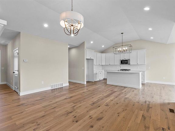 4th image of 2241 Heywood Meadows Cpe