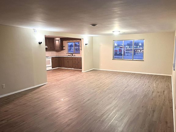 4th image of 2712 Center Ave #2
