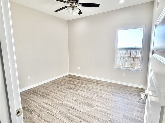 4th image of 2204 Los Pinos Dr