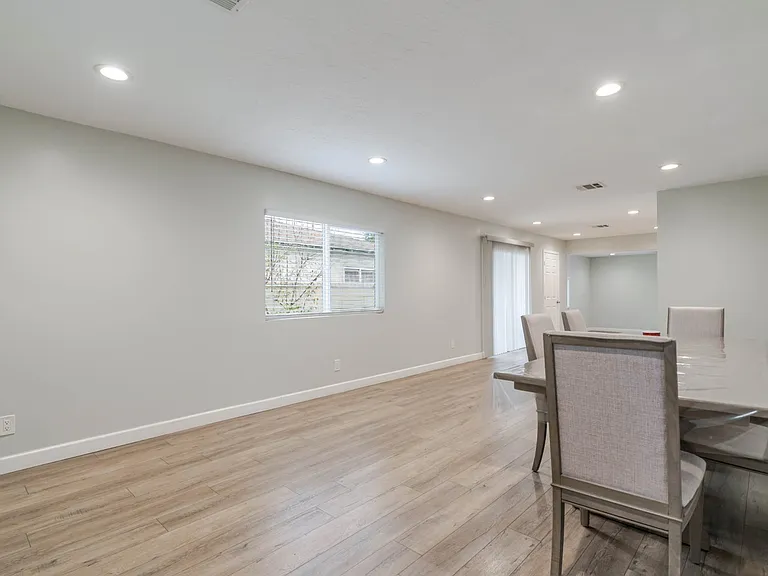 6539 Coldwater Canyon Ave — Photo 12