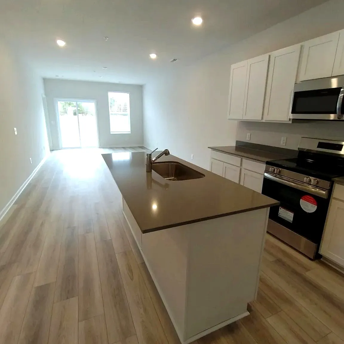 3 bed, 2.5 bath, 1846 sqft, $1,950 — Photo 4