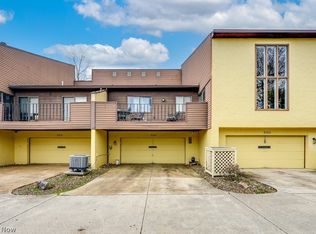 888 Hampton Ridge Dr, Akron, OH 44313