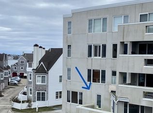 1 Commodore Ct APT 205, Hull, MA 02045