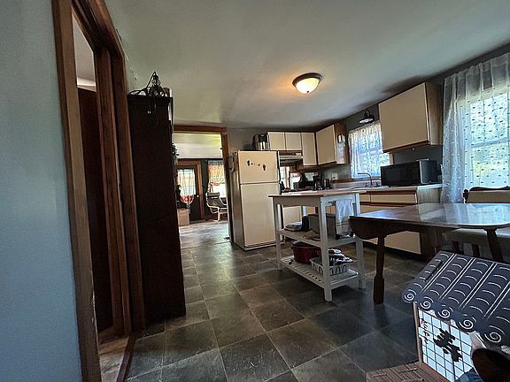 4th image of 355 McConnell Ave