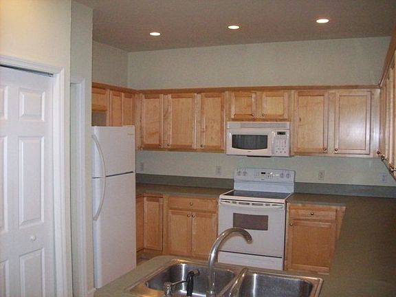 3rd image of 5025 Hampton Ridge Ave