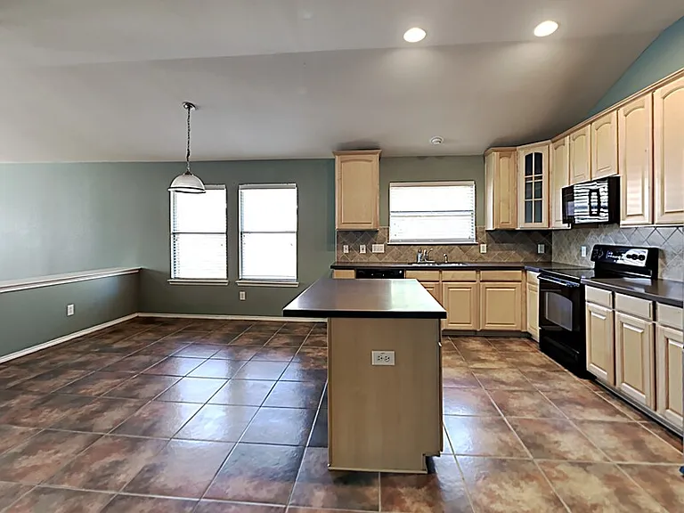 3251 Torio — Photo 5