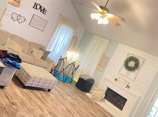 9804 Green Meadow Dr, La Porte, TX 77571