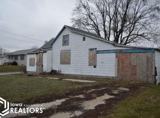 824 1st St NE, Hampton, IA 50441