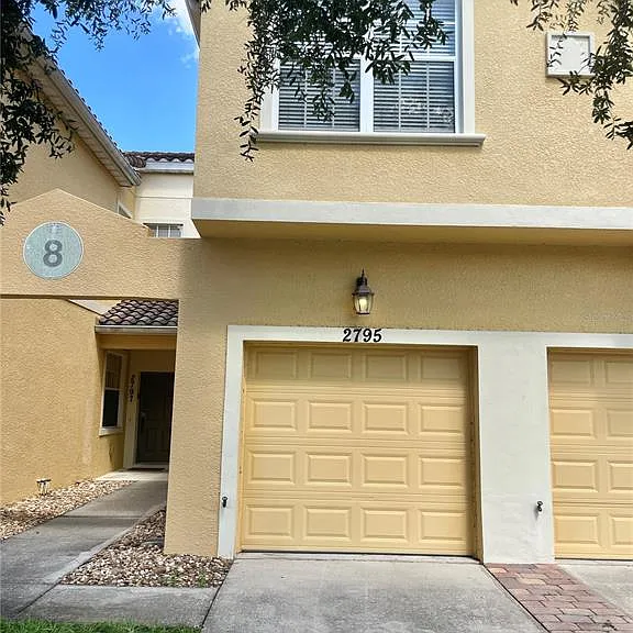 2795 Oakwater Dr — Photo 2