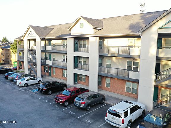 3rd image of 1201 Laurel Ave APT 205