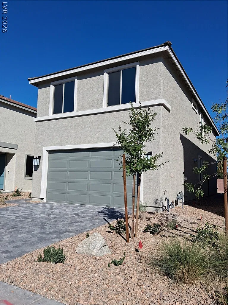 5 bed, 3.0 bath, 2255 sqft, $2,350 — Photo 2