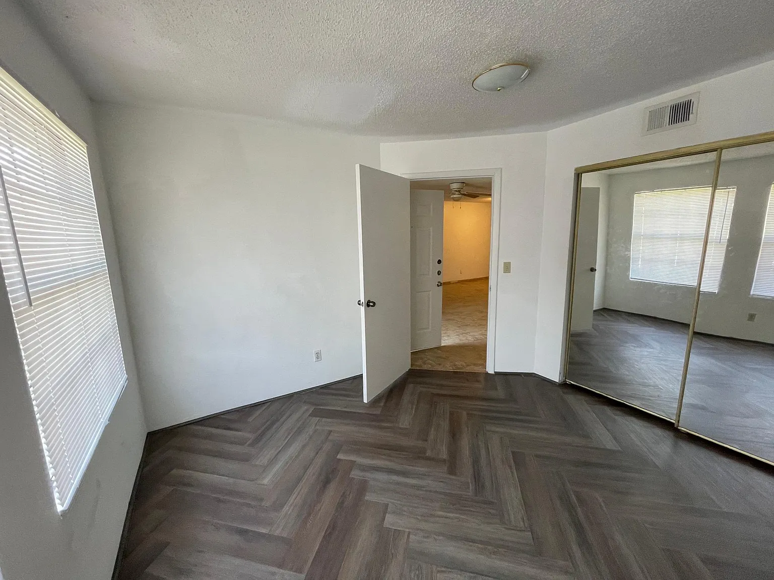 2 bed, 900 sqft, $1,550 — Photo 1
