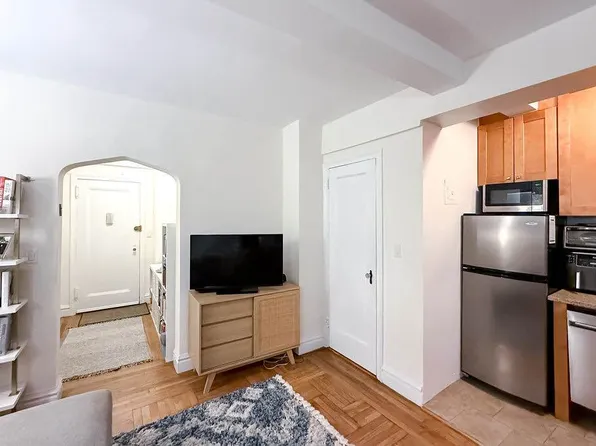 127 West 96th Street 6E image 3 of 12