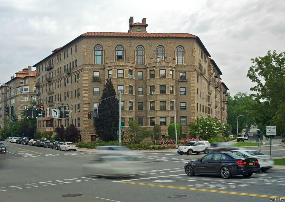 1st image of 14 N Chatsworth Ave