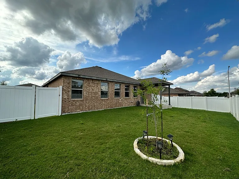 10901 Mickelson Dr — Photo 24
