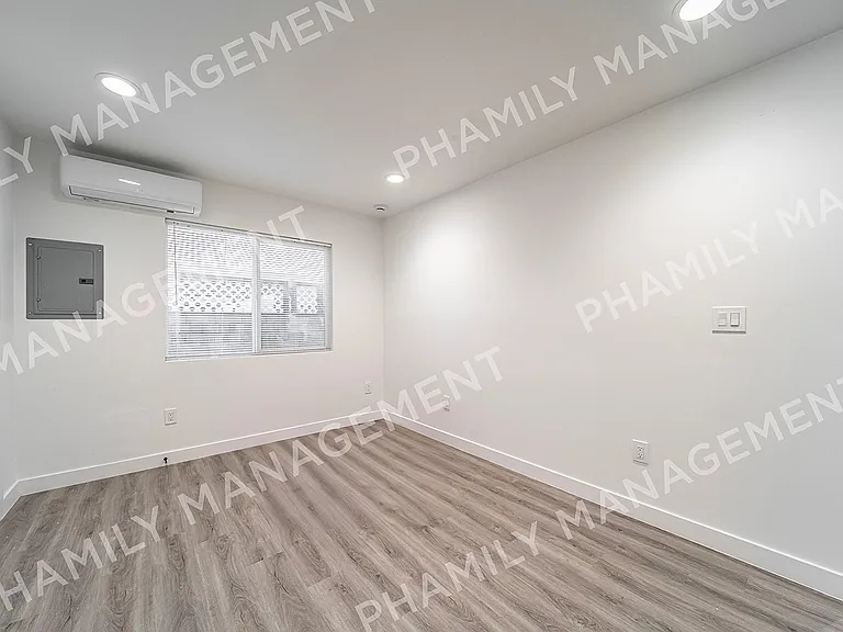 339 W Center St #J — Photo 4