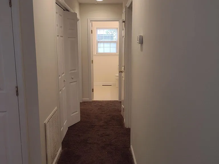 8 Nottingham Ln — Photo 13