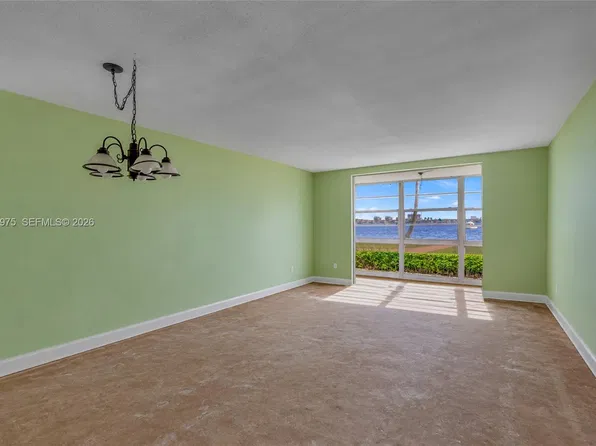 2910 Point East Dr APT M108, Aventura, FL 33160