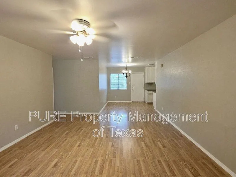 3 bed, 2.0 bath, 1017 sqft, $1,695 — Photo 4