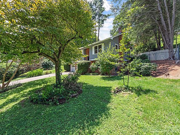 4th image of 302 Pioneer Dr
