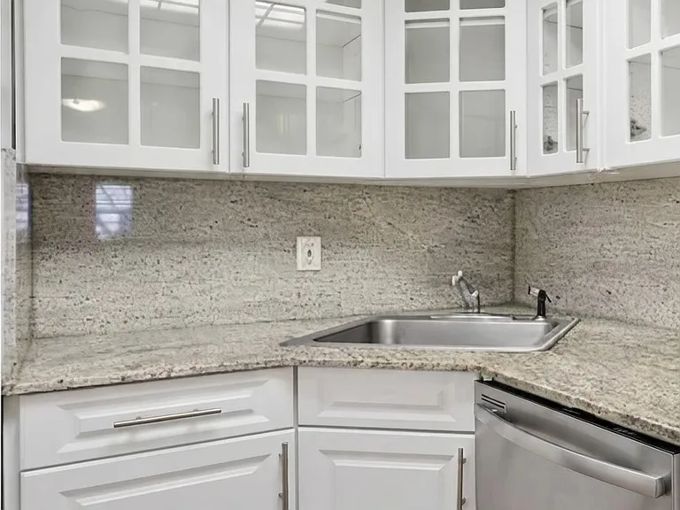 117 Bank St #2D — Photo 6