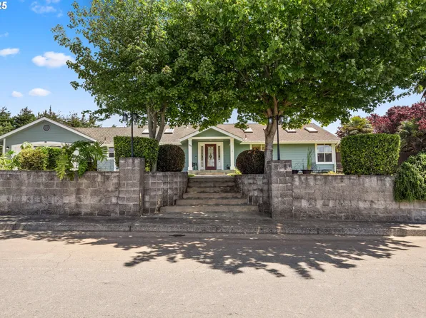 1315 Homestead Rd, Brookings, OR 97415