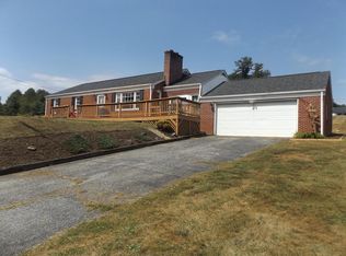 220 Harmon St, Hillsville, VA 24343