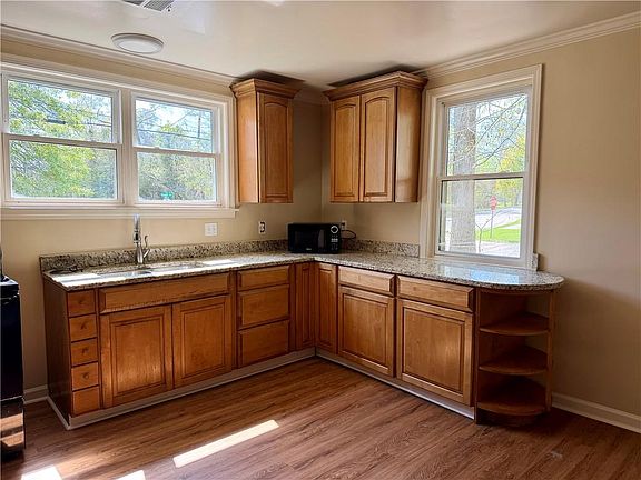 5th image of 720 Cousin St