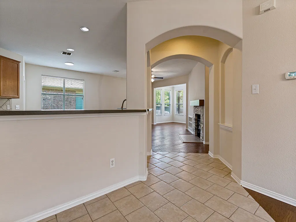3 bed, 1948 sqft, $2,175 — Photo 4