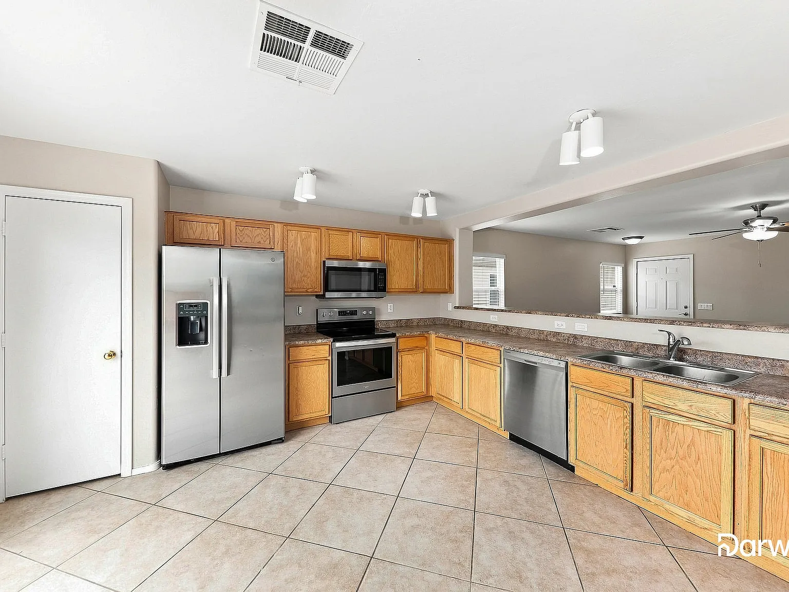 4 bed, 2.0 bath, 1428 sqft, $1,720 — Photo 4