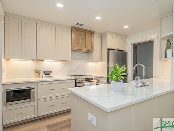 3rd image of 32 Dame Kathryn Drive