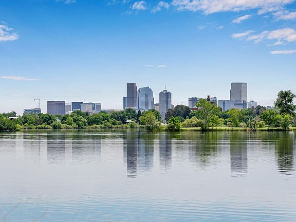 Not to mention stunning views of the Skyline