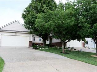 4622 N Hedgerow St, Bel Aire, KS 67220