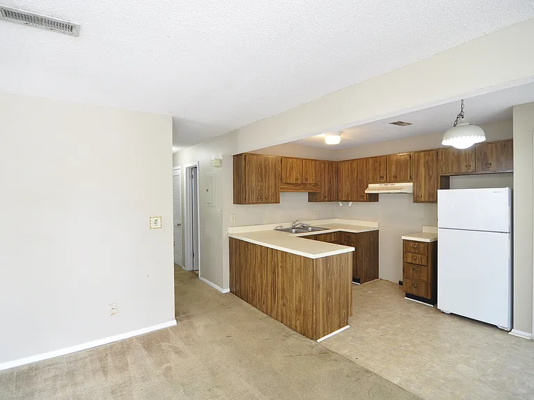12104 Carriage Ct SE — Photo 7