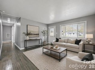 9300 Edgevale Dr, Charlotte, NC 28216