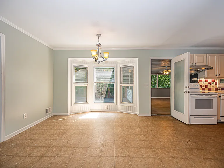 520 Arnold Rd — Photo 10