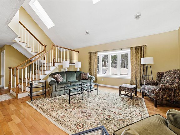 4th image of 296 Island St #296