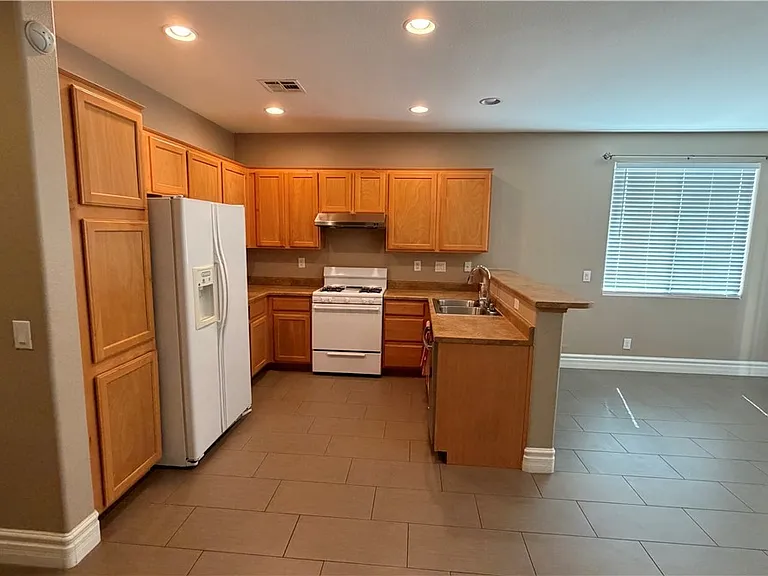 7269 Fountain Village Ave — Photo 13