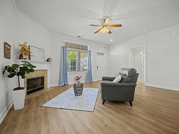 5th image of 243 Orchards Cir