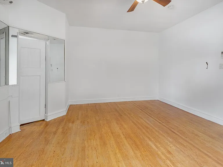 707 W Girard Ave #2F — Photo 25