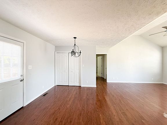 3rd image of 558 Oakmont Dr